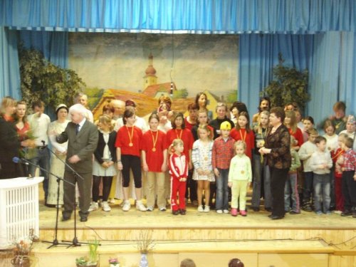 Hraje celá dědina aneb S veselou myslí na nesmysly. - 18.3.2006